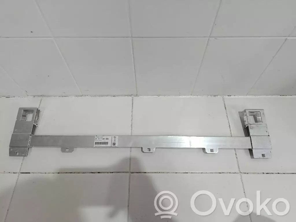 BMW 1 F40 2020 Belka zderzaka przedniego 7301605