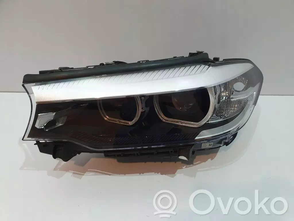 BMW 5 G30 G31 G38 2016 Lampa przednia 8492835-01