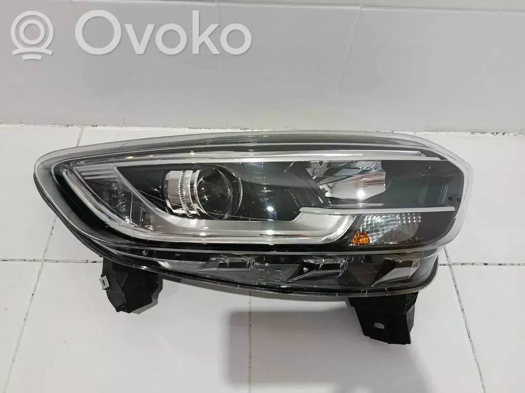 Renault Kadjar 2022 Lampa przednia 260104607R