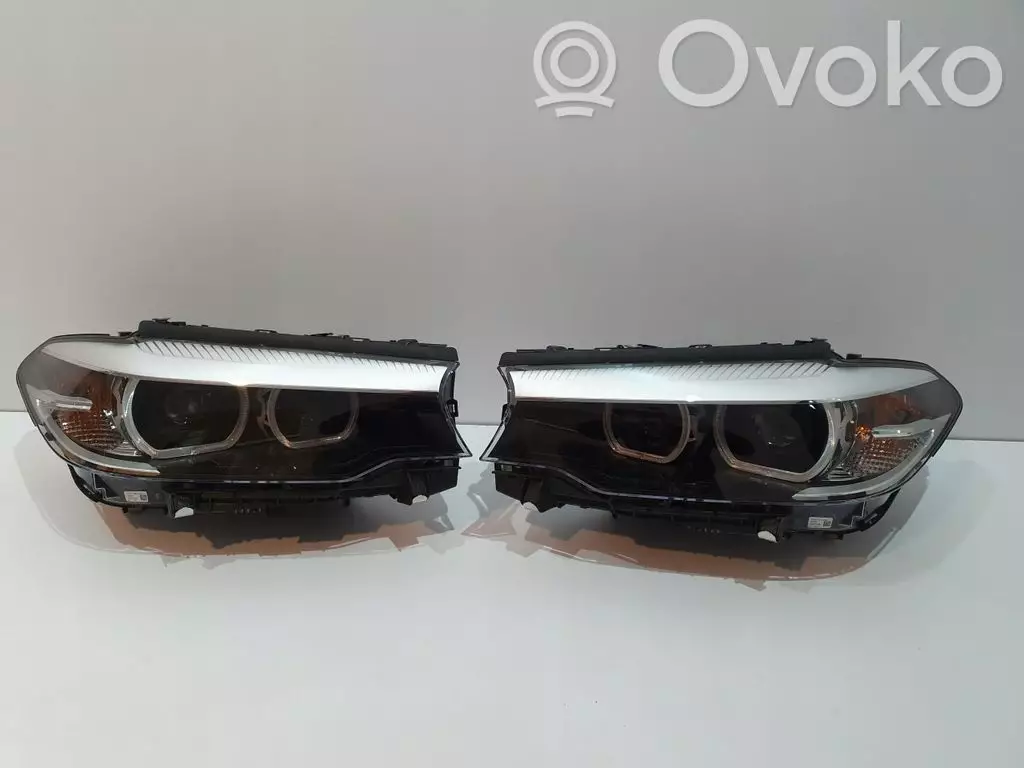 BMW 5 G30 G31 G38 2016 Lampy przednie / Komplet 8499111-04