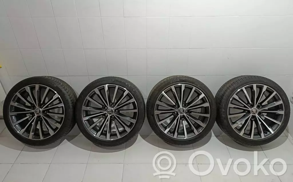 Skoda Superb B8 (3V) 2015 Felgi aluminiowe R19 3V0601025BB