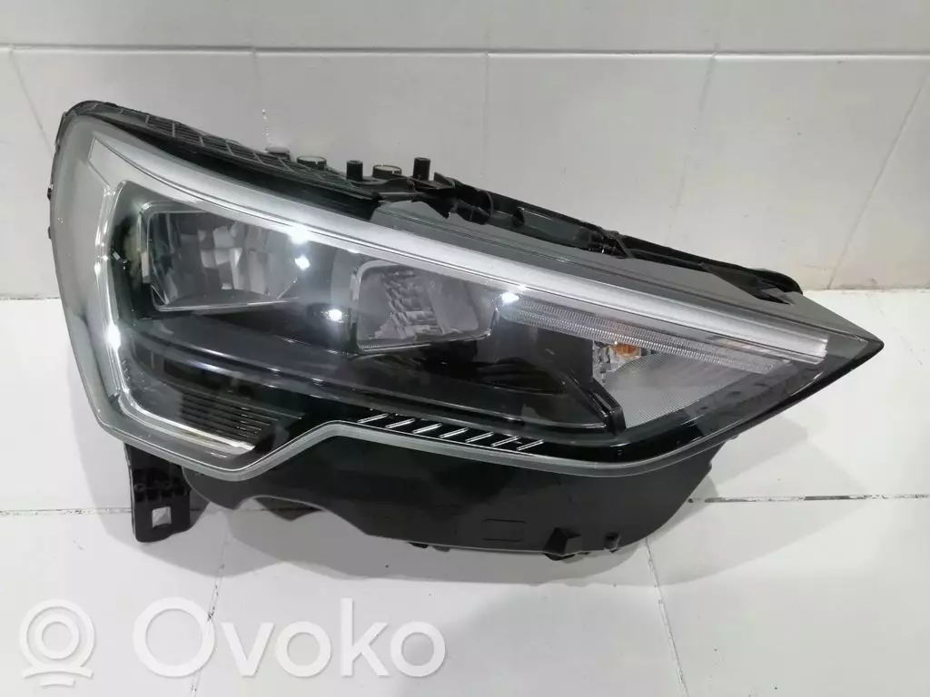 Audi Q3 F3 2017 Lampa przednia 83A941012