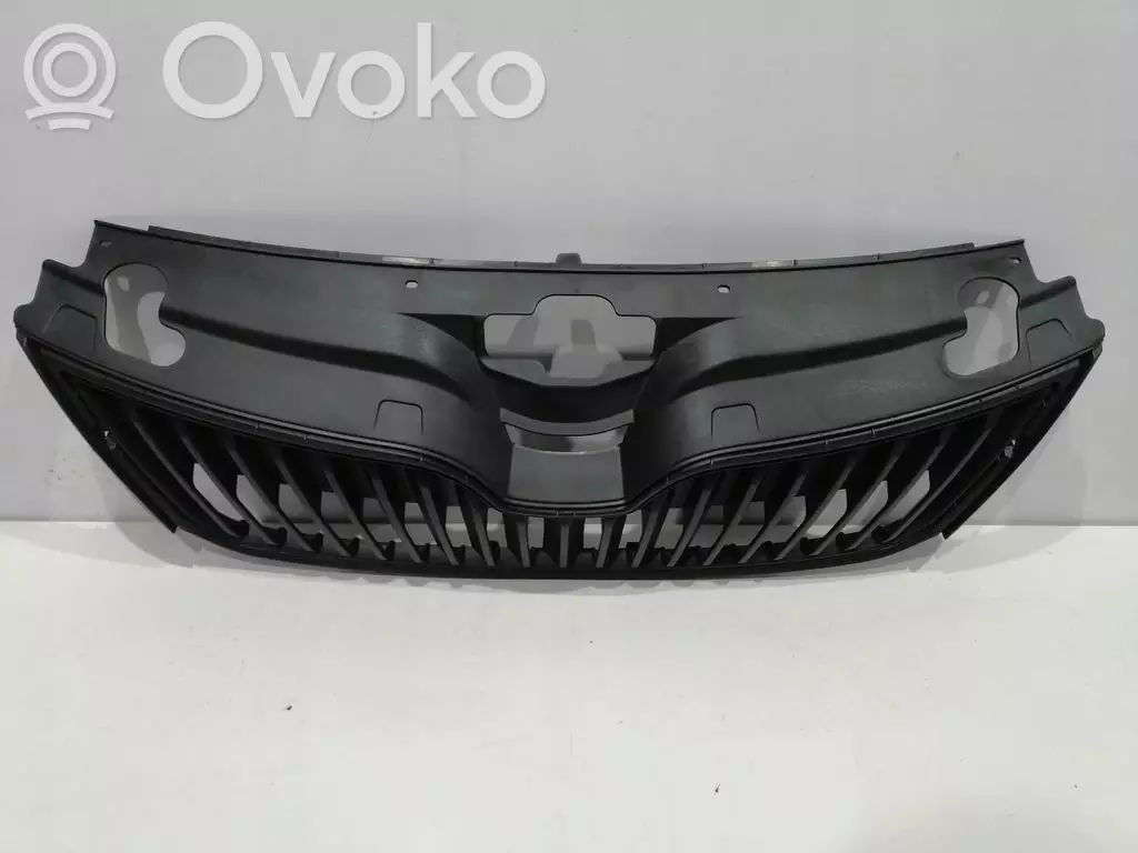 Skoda Rapid (NH) 2012 Maskownica / Grill / Atrapa górna chłodnicy 5JA853668