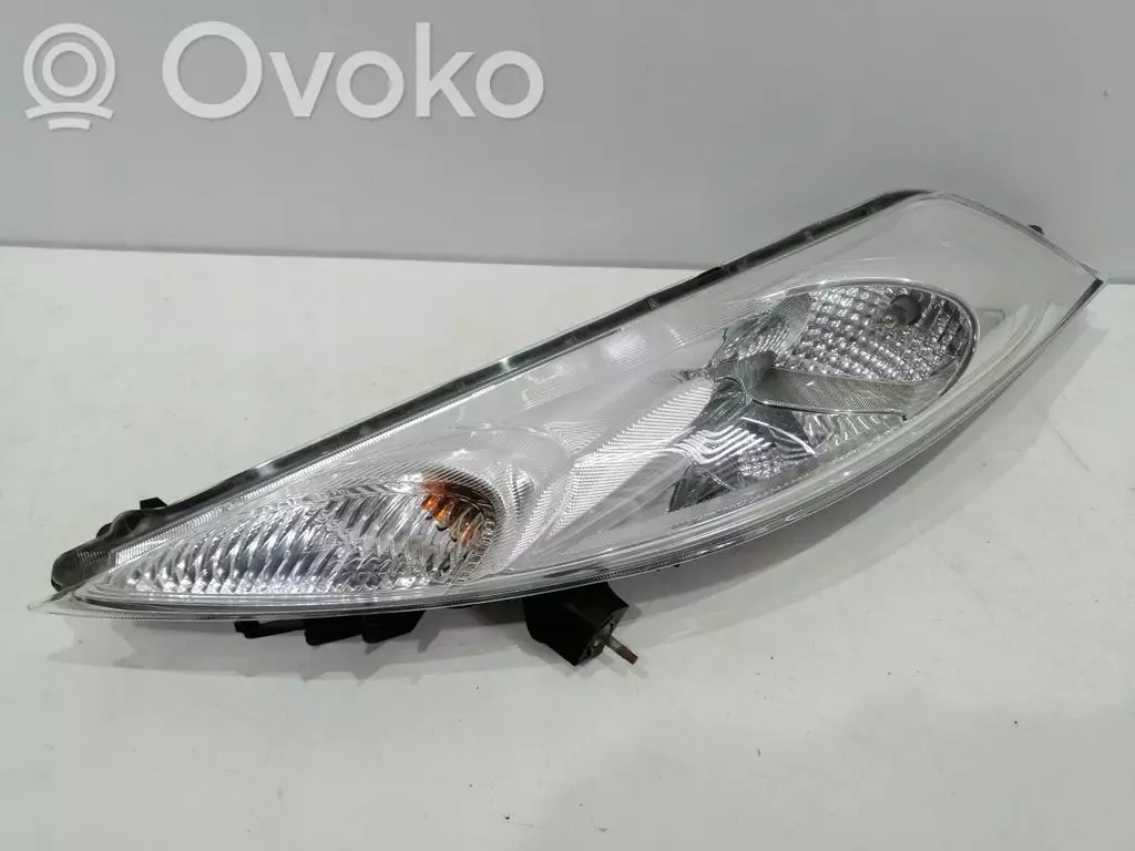 Nissan Juke I F15 2010 Lampa przednia