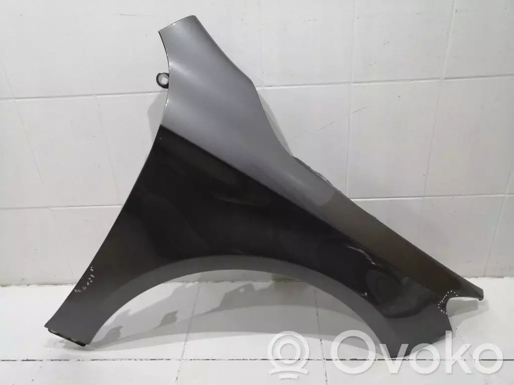 Mercedes-Benz CLA C117 X117 W117 2010 Nadkole przednie