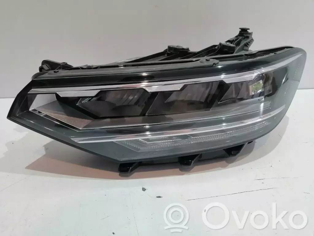 Volkswagen PASSAT B8 2017 Lampa przednia