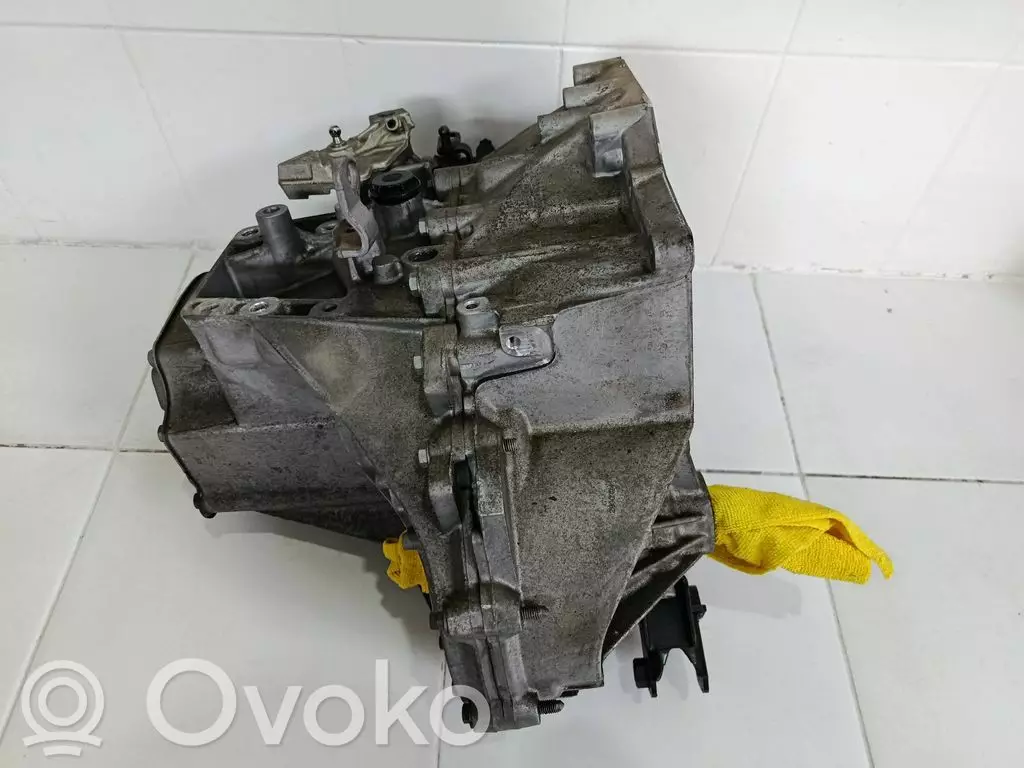 Peugeot 2008 I 2017 Manualna 6-biegowa skrzynia biegów 9801309110