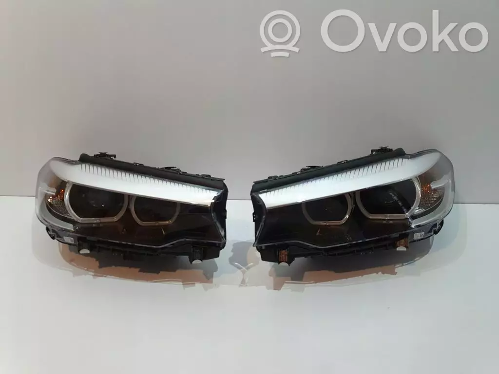BMW 5 G30 G31 G38 2016 Lampa przednia 8499112-04