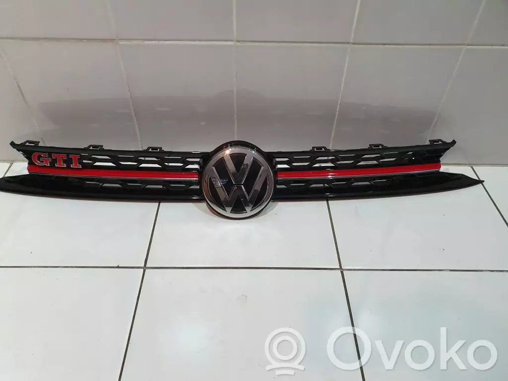 Volkswagen Polo V 6R 2008 Maskownica / Grill / Atrapa górna chłodnicy