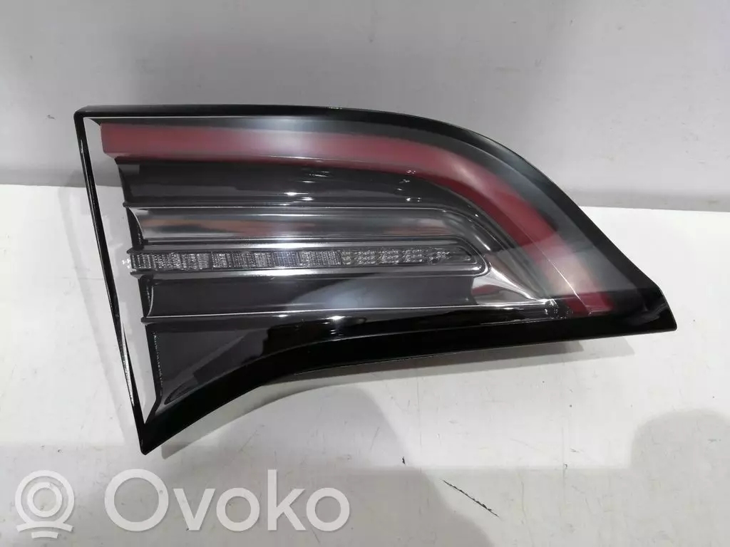 Tesla Model 3 2017 Lampy tylnej klapy bagażnika