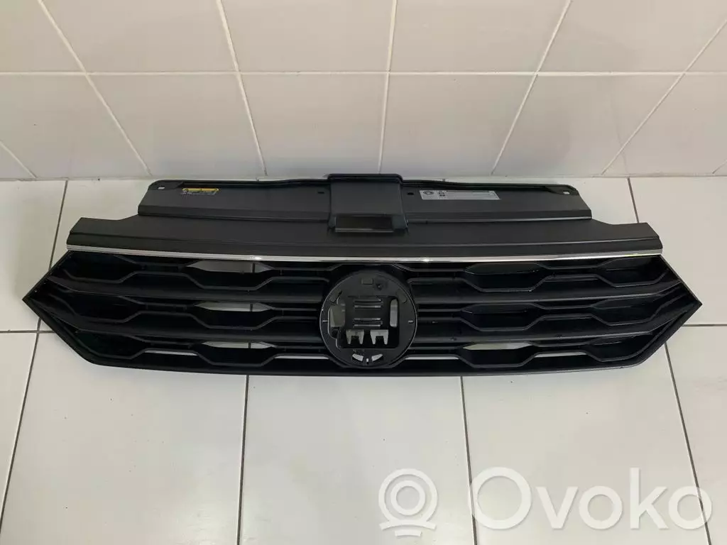 Volkswagen T-Roc 2018 Maskownica / Grill / Atrapa górna chłodnicy 2GA853651E