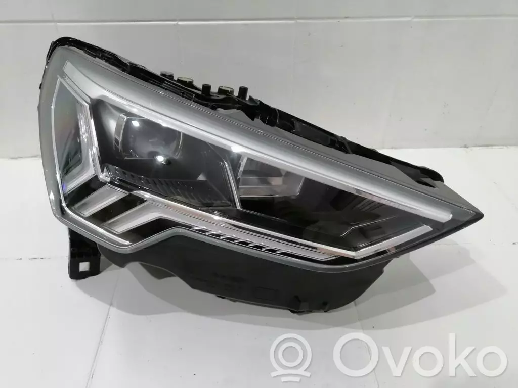 Audi Q3 F3 2017 Lampa przednia 83A941034