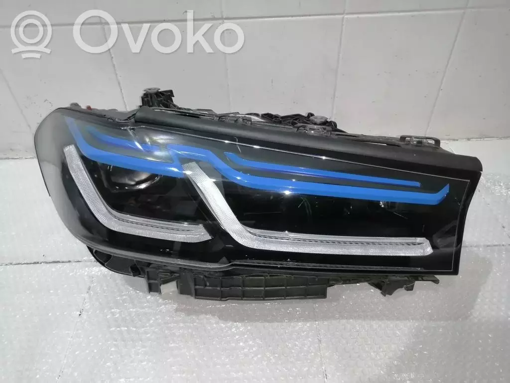 BMW 5 G30 G31 G38 2022 Lampa przednia 5A388F2-04