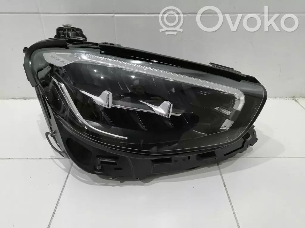 Mercedes-Benz E W213 2016 Lampa przednia A2139067609