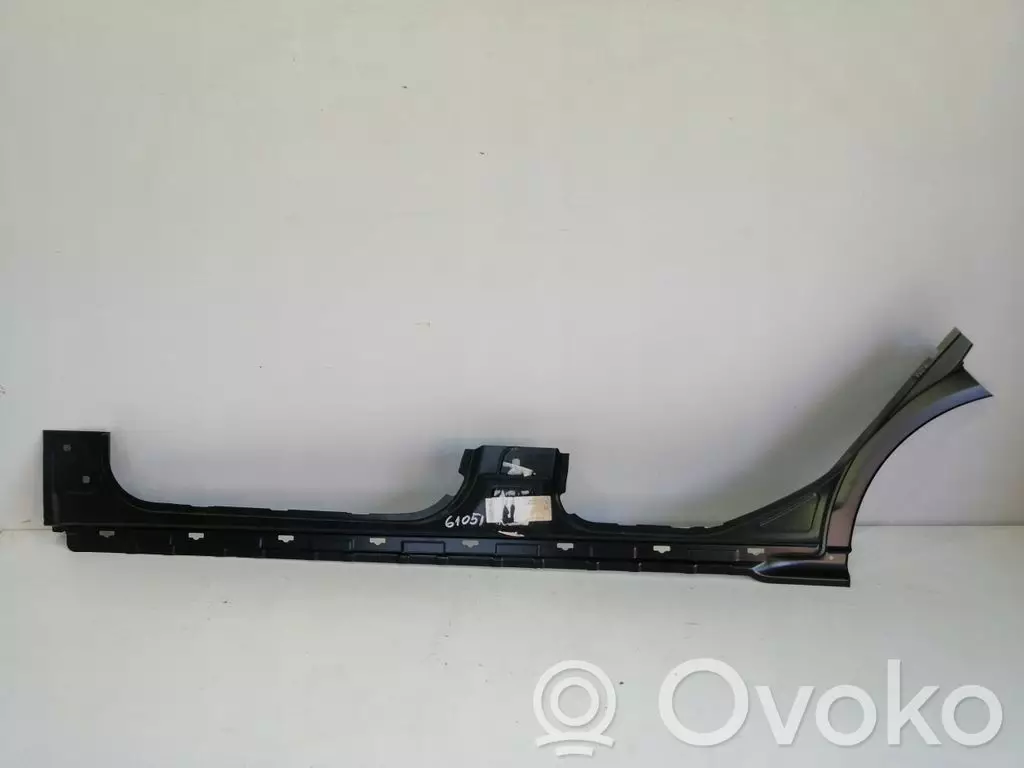 Mercedes-Benz C W204 2008 Nadkole przednie A204637383