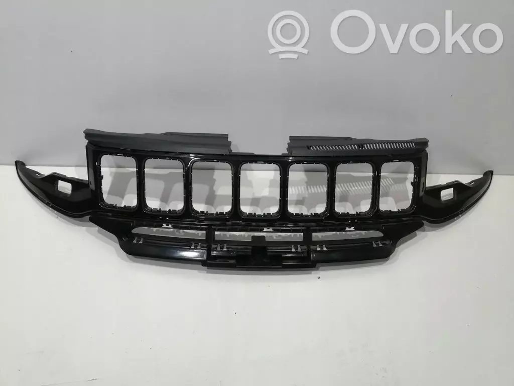 Jeep Grand Cherokee 2017 Maskownica / Grill / Atrapa górna chłodnicy 5YA47TRMA68264296A