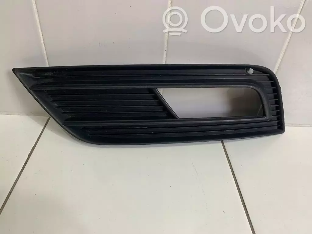 Audi A4 S4 B8 8K 2013 Krata halogenu 8K0807681K
