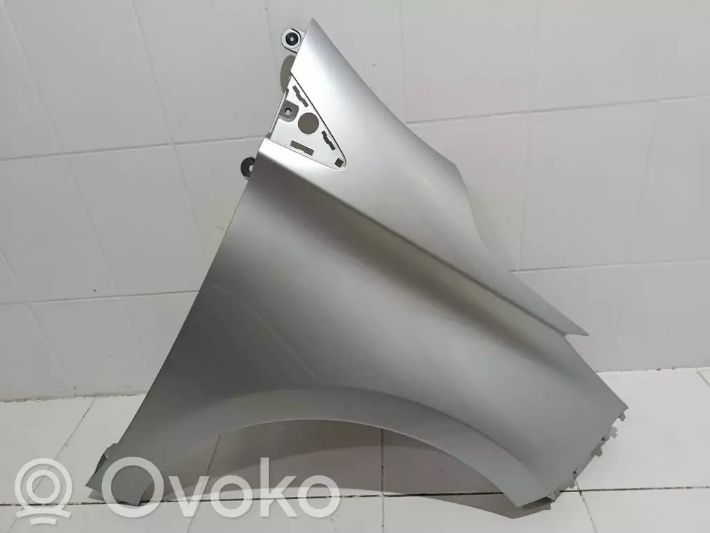 Renault Zoe 2012 Błotnik przedni 631009208R